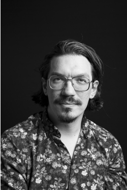 La maintenance permet de corriger les bugs, de mettre à jour les plugins et le CMS, et de renforcer la sécurité contre les cyberattaques